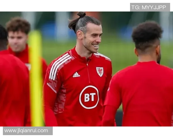 贝尔在足球界的地位与成就探讨是否可以称其为足球明星 贝尔在足球界的地位与成就探讨是否可以称其为足球明星