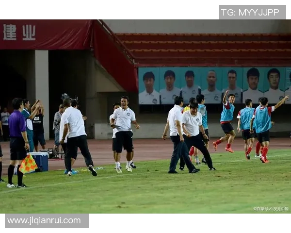 足球明星如何激励球员在赛场上全力以赴展现最佳表现